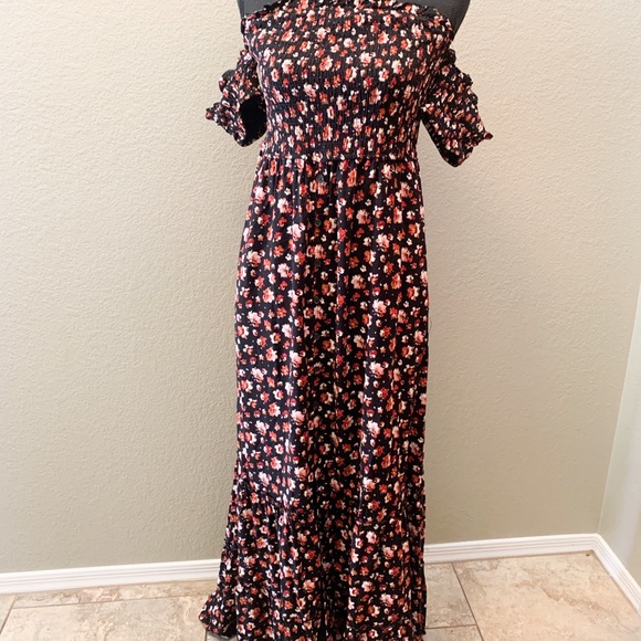 Xhilaration Dresses & Skirts - **LIKE NEW** Xhiliration Off the Shoulder Prairie Dress